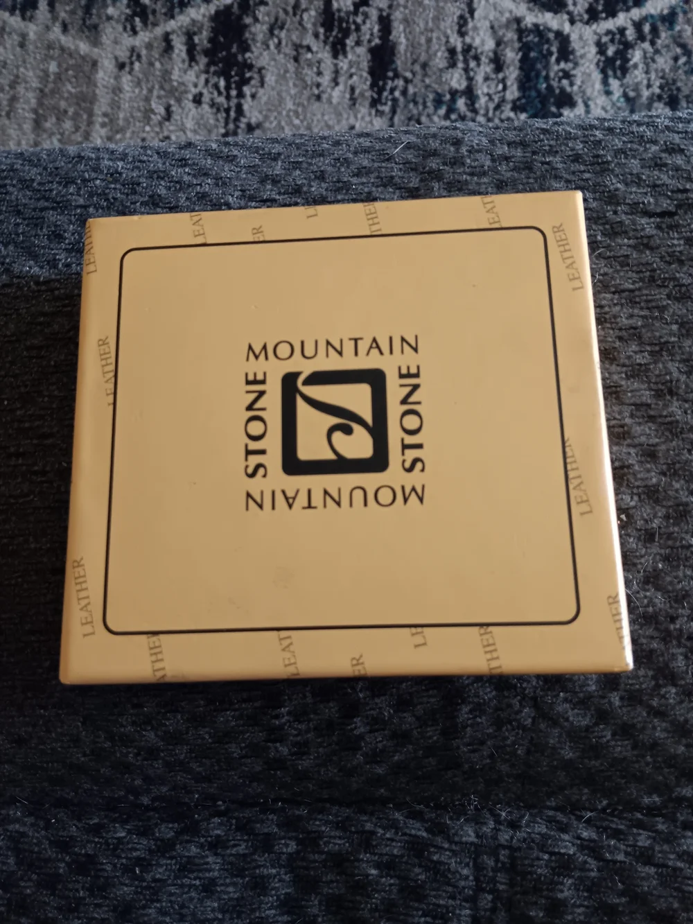 Stone Mountain Accessories Dark Brown Leather Bifold Wallet in Gift Box